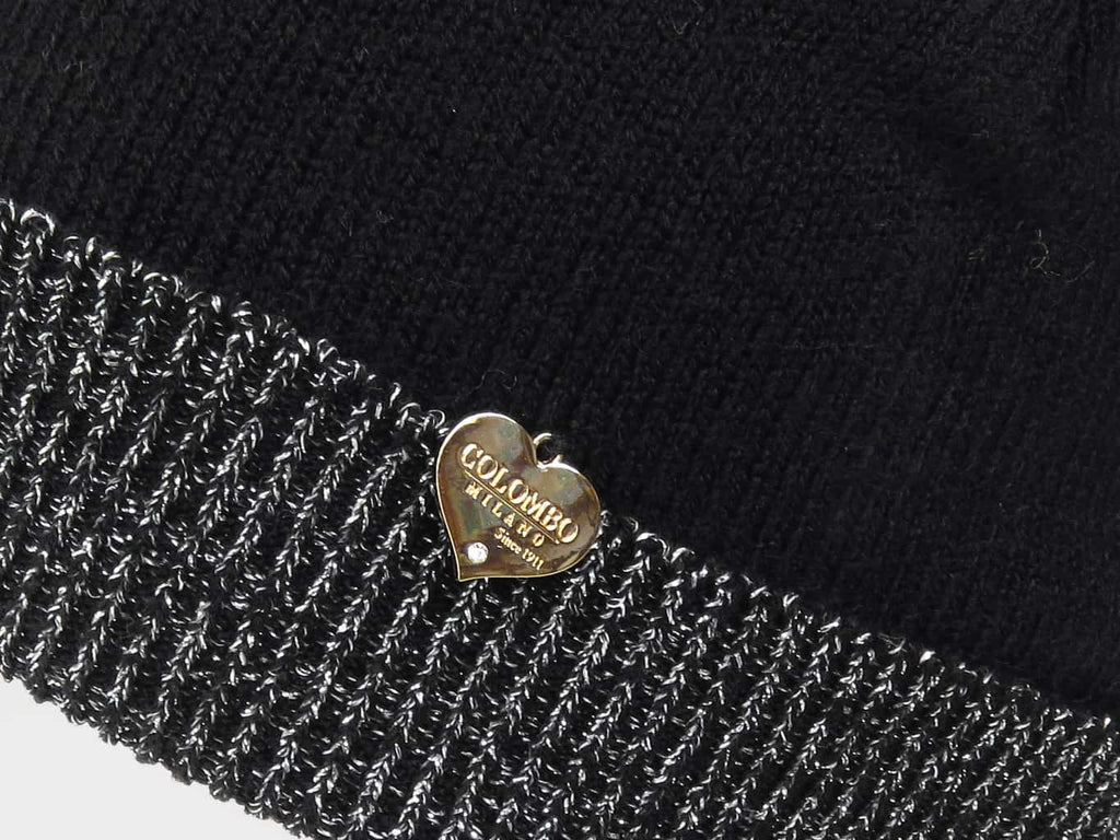 Dettaglio cuoricino - cappello da donna con risvolto di lurex argento