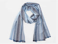 Modello - Sciarpe primaverili estive - sciarpa foulard toni blu a righe fini