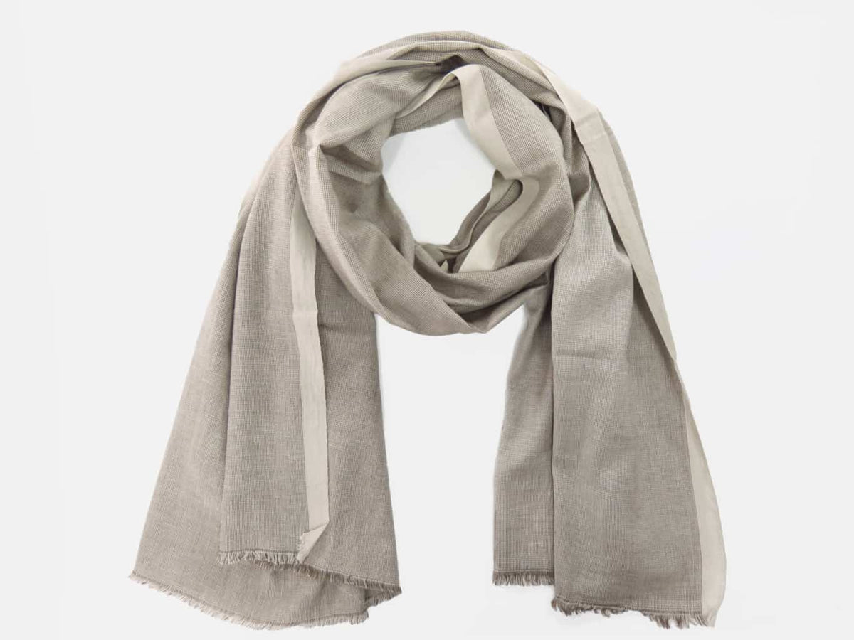 Modello - Sciarpe primaverili estive - sciarpa foulard in cotone color sabbia a righe