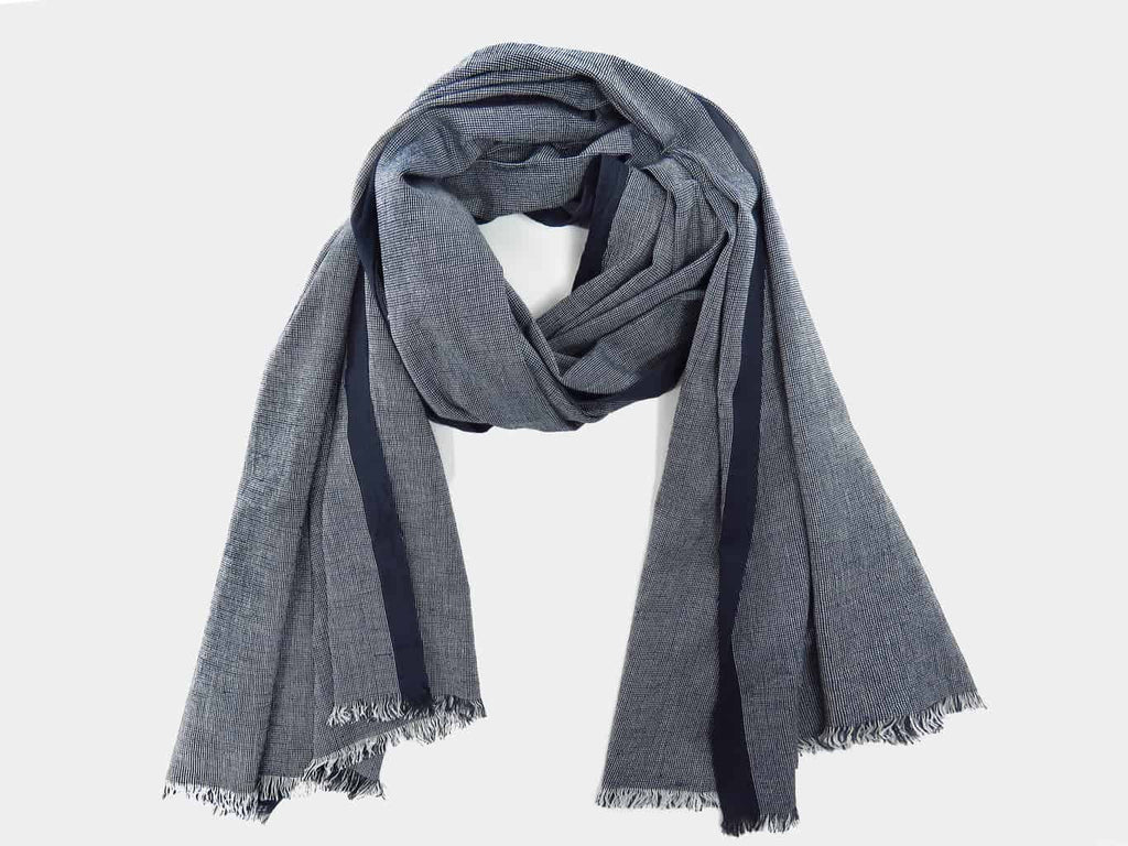 Modello - Sciarpe primaverili estive - sciarpa foulard blu in cotone  a righe