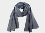 Modello - Sciarpe primaverili estive - sciarpa foulard blu in cotone  a righe