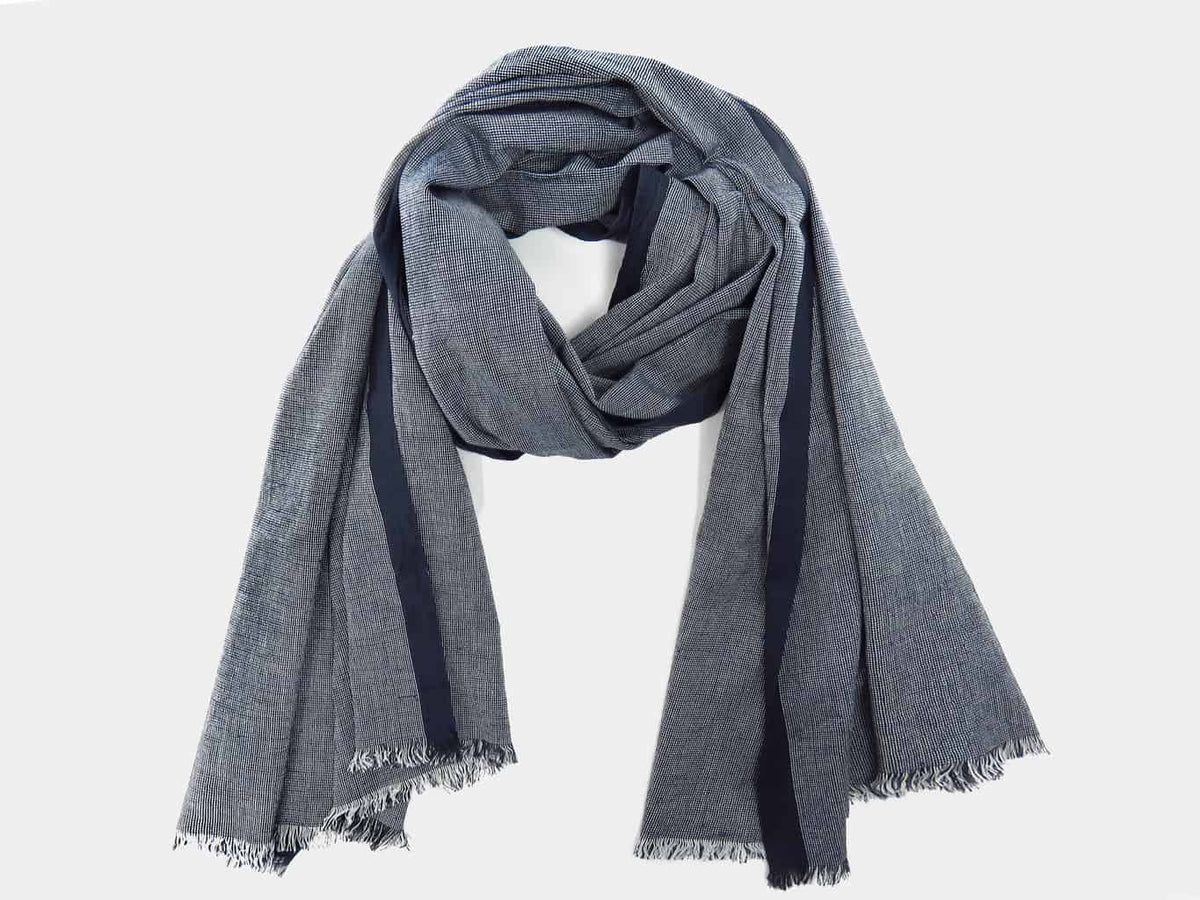 Modello - Sciarpe primaverili estive - sciarpa foulard blu in cotone  a righe