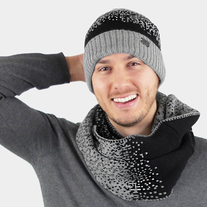 Cappello con lavorazione jacquard ad effetto pixel grigio