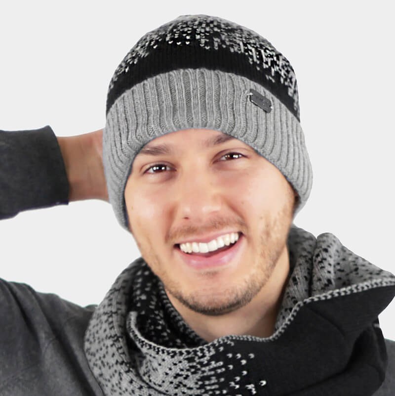 Cappello con lavorazione jacquard ad effetto pixel dettaglio