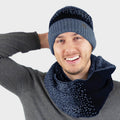 Cappello con lavorazione jacquard ad effetto pixel blu denim