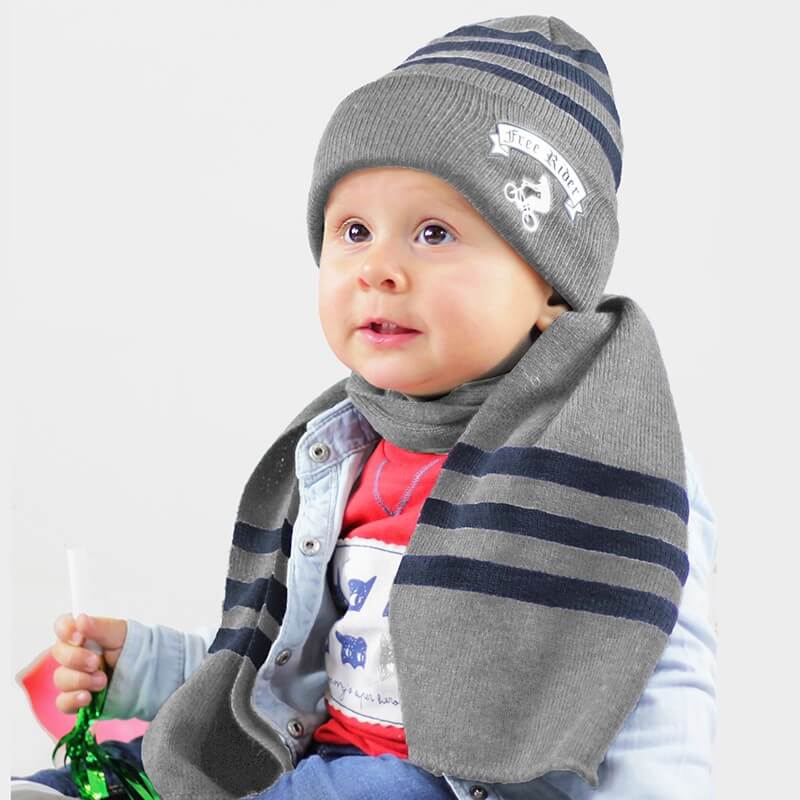Cappello e sciarpa a righe con stampa Free Style - grigio