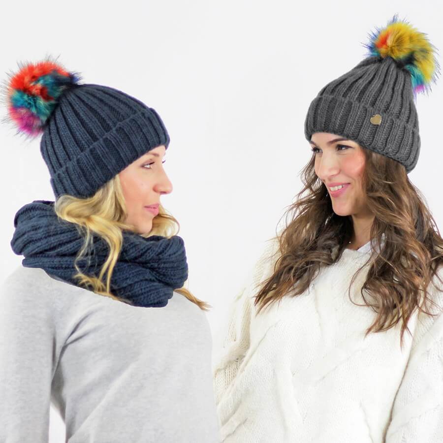 Cappello con pompon multi-color in ecopelliccia - Colombo Milano 1911 - indossati