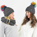 Sciarpa ad anello e cappello con pompon multi-color in ecopelliccia - grigio - Colombo Milano 1911