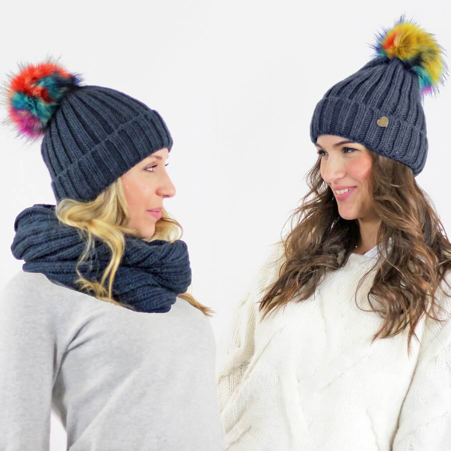 Sciarpa ad anello e cappello con pompon multi-color in ecopelliccia - blu- Colombo Milano 1911