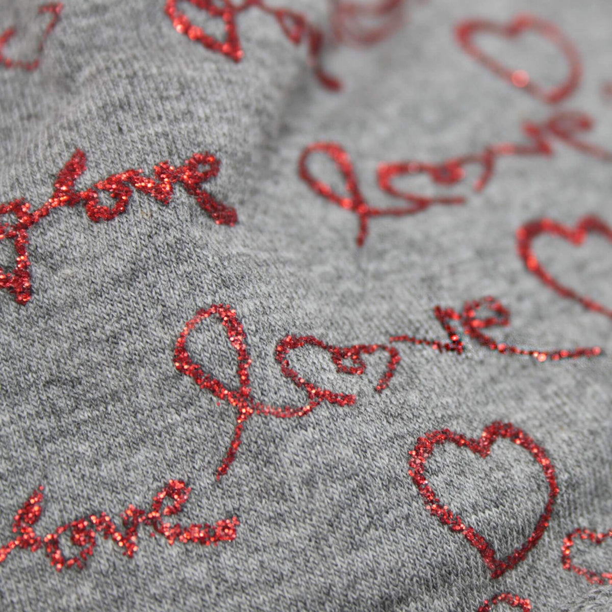 Dettaglio- Love - berretto bambina con stampa glitter
