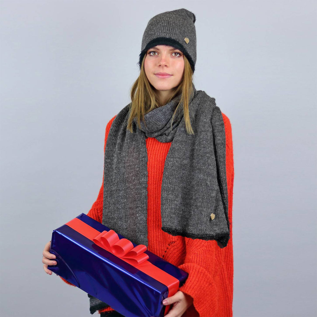 Cappello e stola iridescente con bordo in ecopelliccia - Colombo Milano 1911 - grigio