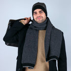 Cappello e sciarpa da uomo a nido d'ape