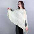 Poncho da donna con fasce di lurex oro e frange panna