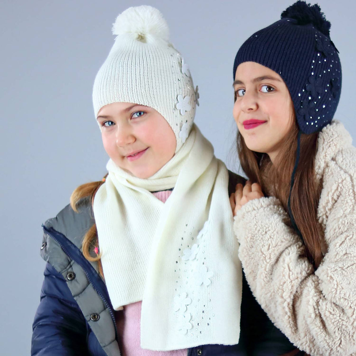 Cappello peruviano con pompon peloso e sciarpa con strass e fiori (6-12A)