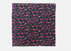 Modello - Roselline - bandana di cotone con roselline stampate su fondo nero