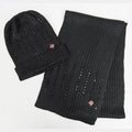 Cappello e sciarpa neri con borchiette - 5/11a flat lay