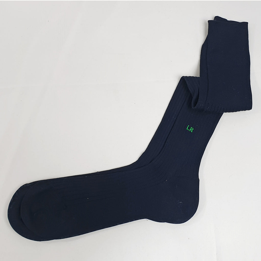 Calza lunga a coste in filo di scozia doppio con iniziali ricamate