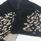 Cappello e sciarpa leopardati extra morbido dettaglio