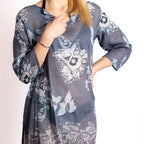 Copricostume foglie e fiori in cotone blu dettaglio