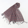 Sciarpa scozzese blu con frange - 100% cotone arrotolata