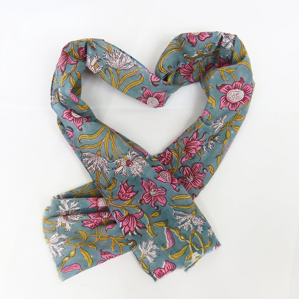 Sciarpa da bambina salvia in cotone biologico stampa liberty cuore