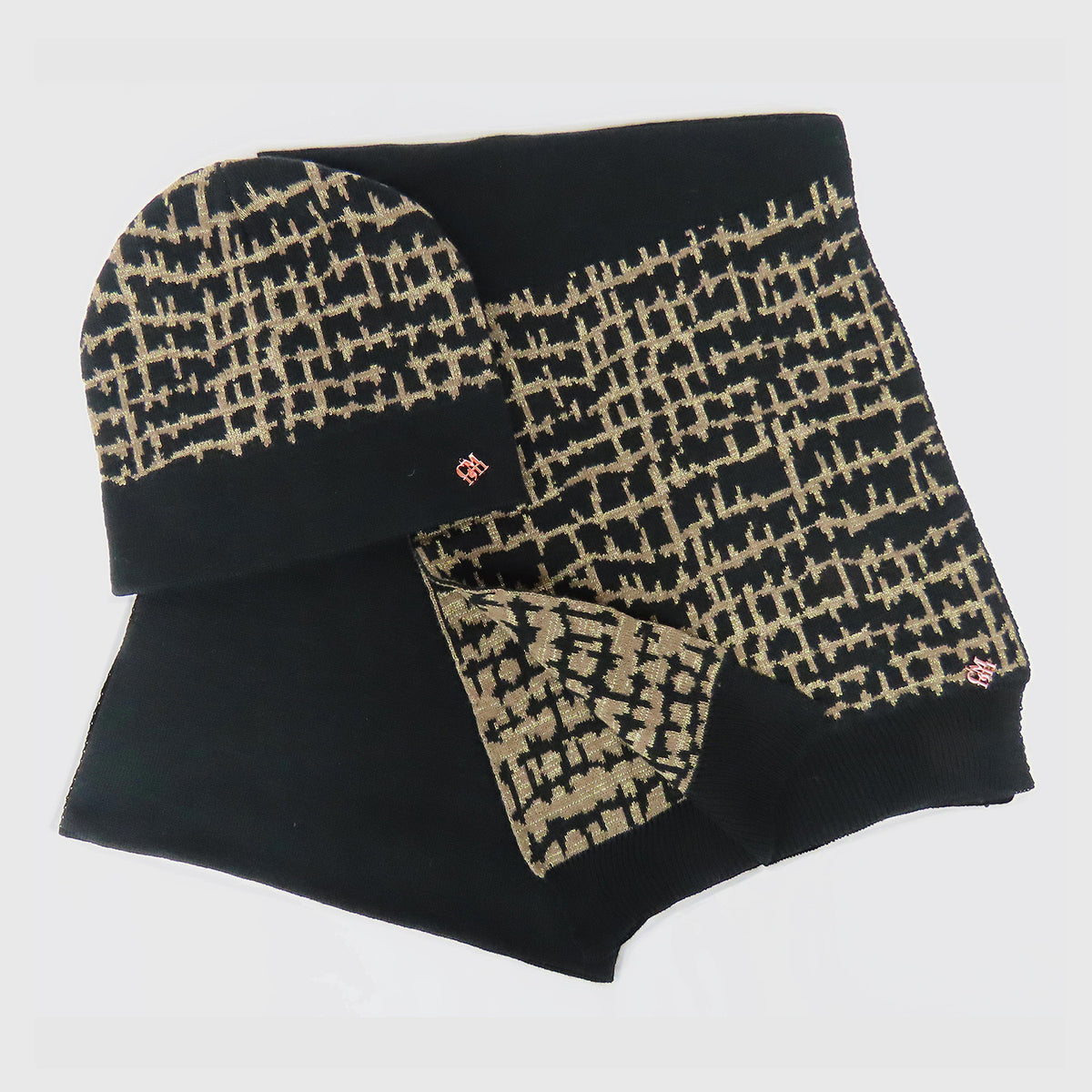 Cappello e sciarpa con disegno camel con lurex oro