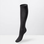Calze da donna lunghe in caldo cotone extra morbido antracite indossate