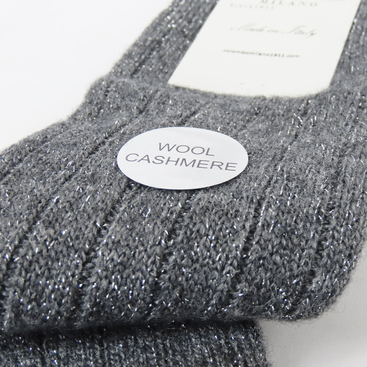 Calze grigie lunghe a coste in Cashmere con lurex argento dettaglio