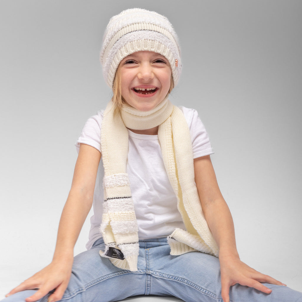 Cappello e sciarpa panna a righe pelose- 7/14a indossato