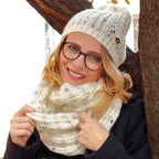 Cappello e sciarpa con lurex oro, argento e nero panna