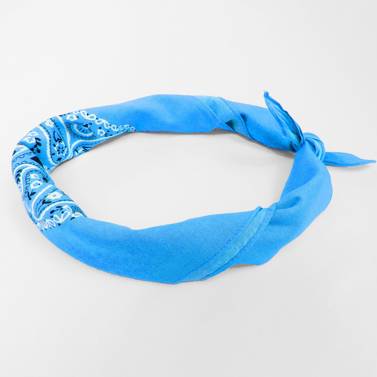 Bandana colorata “PAISLEY” con stampa cachemire - turchese arrotolata