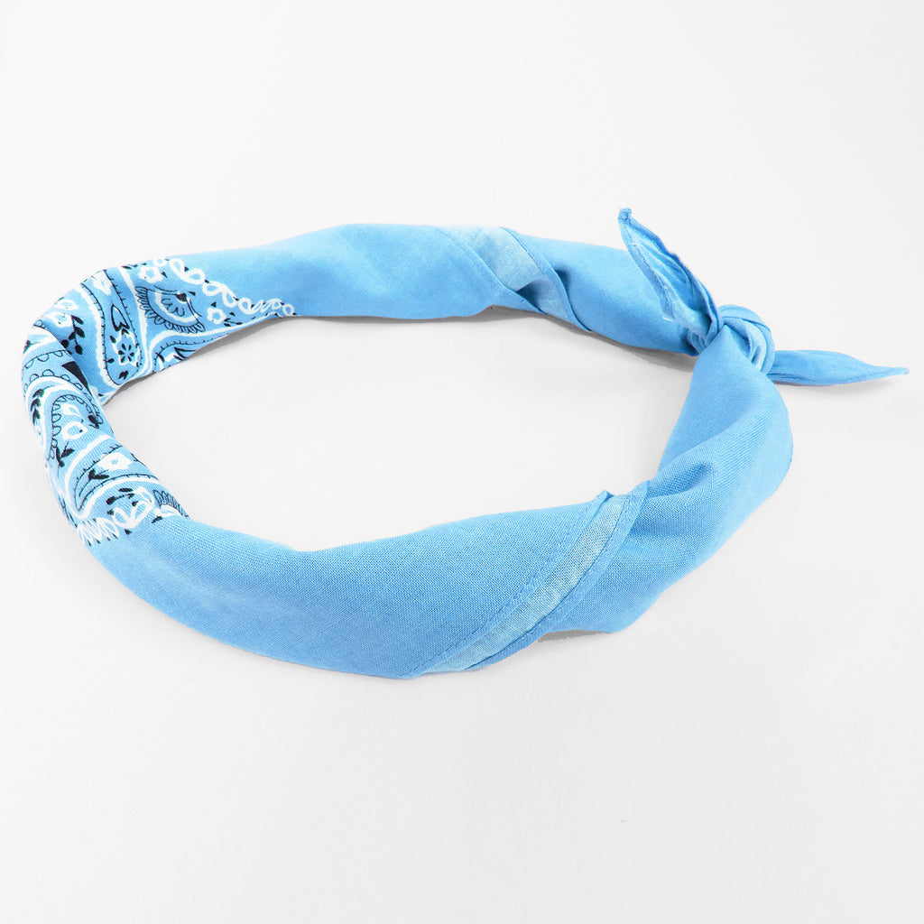 Bandana in cotone con stampa cachemire - azzurro pastello arrotolata