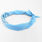 Bandana in cotone con stampa cachemire - azzurro pastello arrotolata