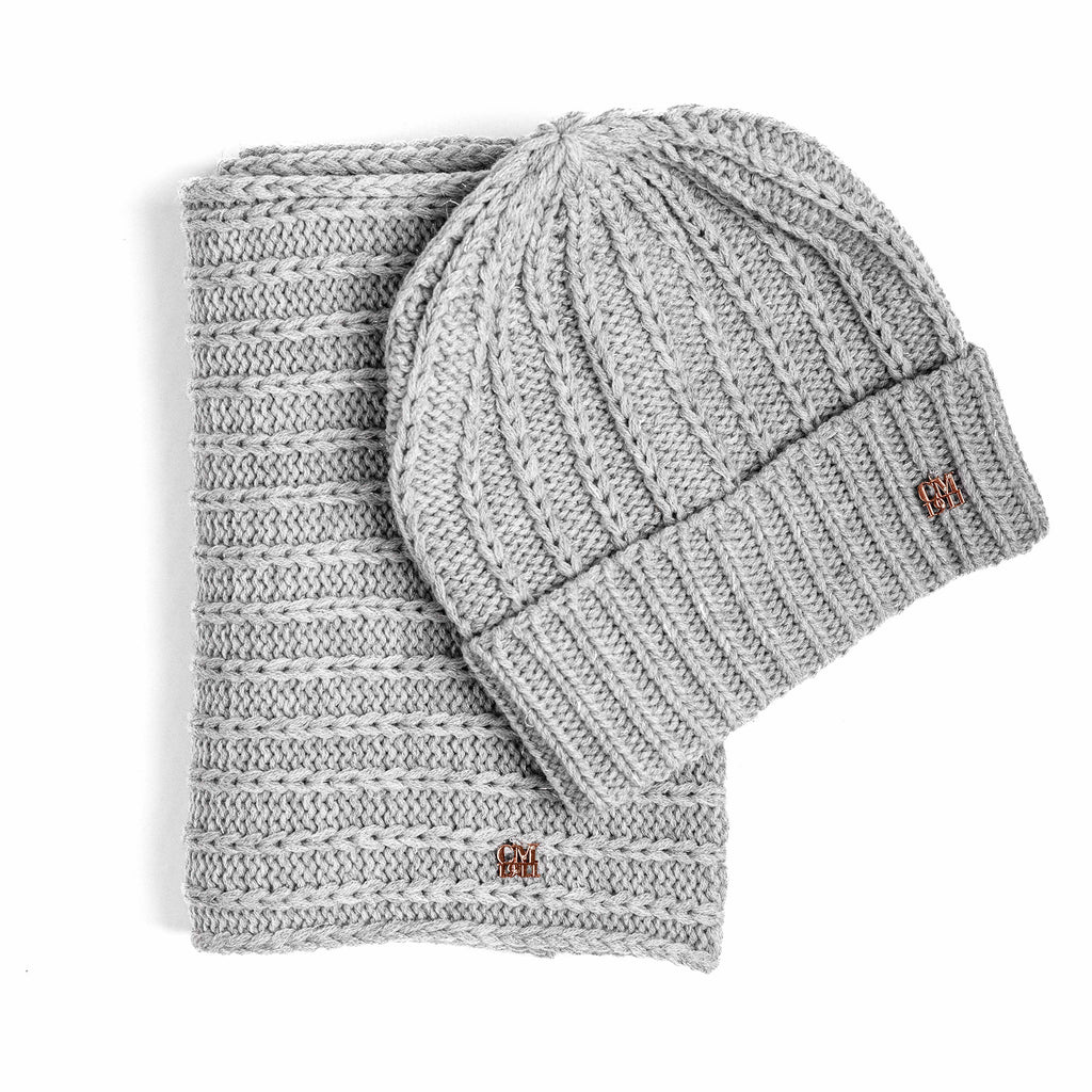 Cappello e sciarpa ad anello grigio con lurex