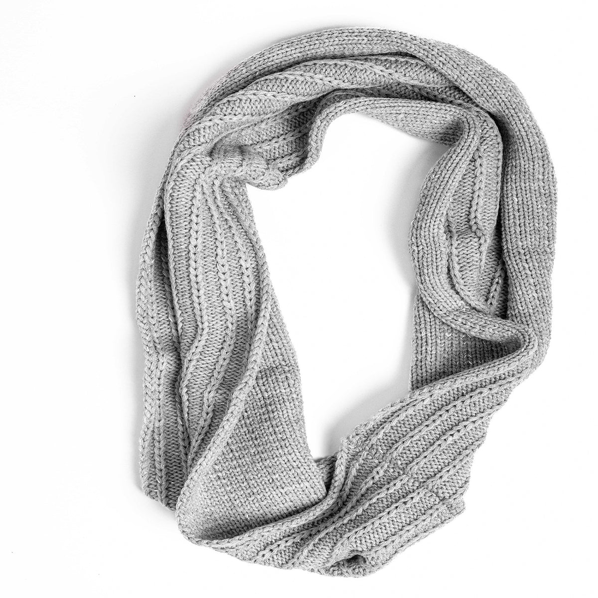 Cappello e sciarpa ad anello grigio con lurex - sciarpa