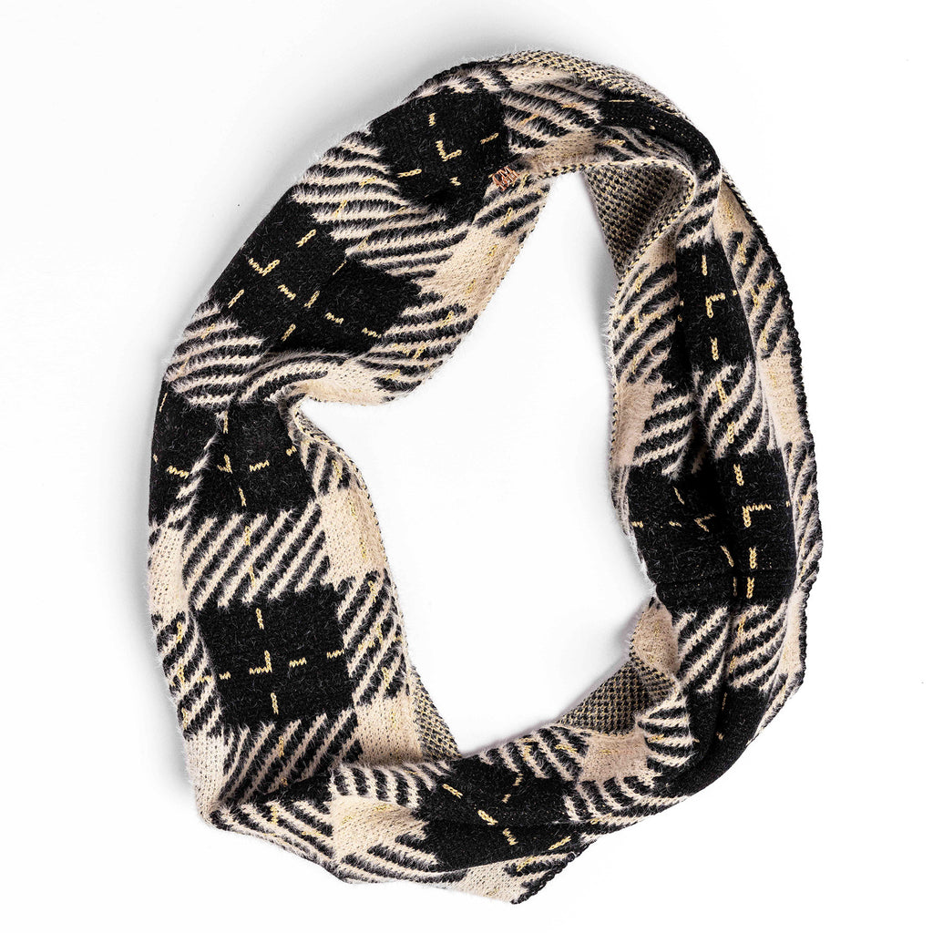 Cappello e sciarpa ad anello pelosa a quadri sciarpa