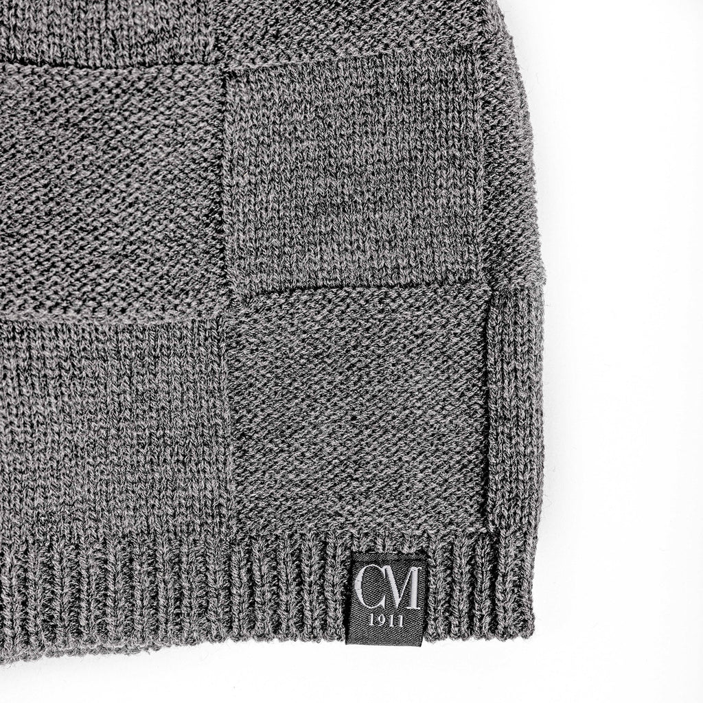 Cappello e sciarpa ad anello tessuto a quadri dettaglio cappello