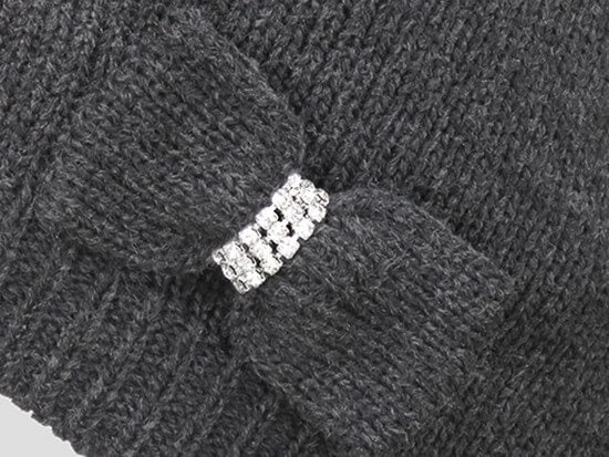 Dettaglio - berretto donna - cappello tricot con fiocco a maglia con strass