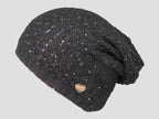 Nero  - berretto donna - cappello morbido tricot tempestato di pailettes con medaglietta d'oro a forma di cuore
