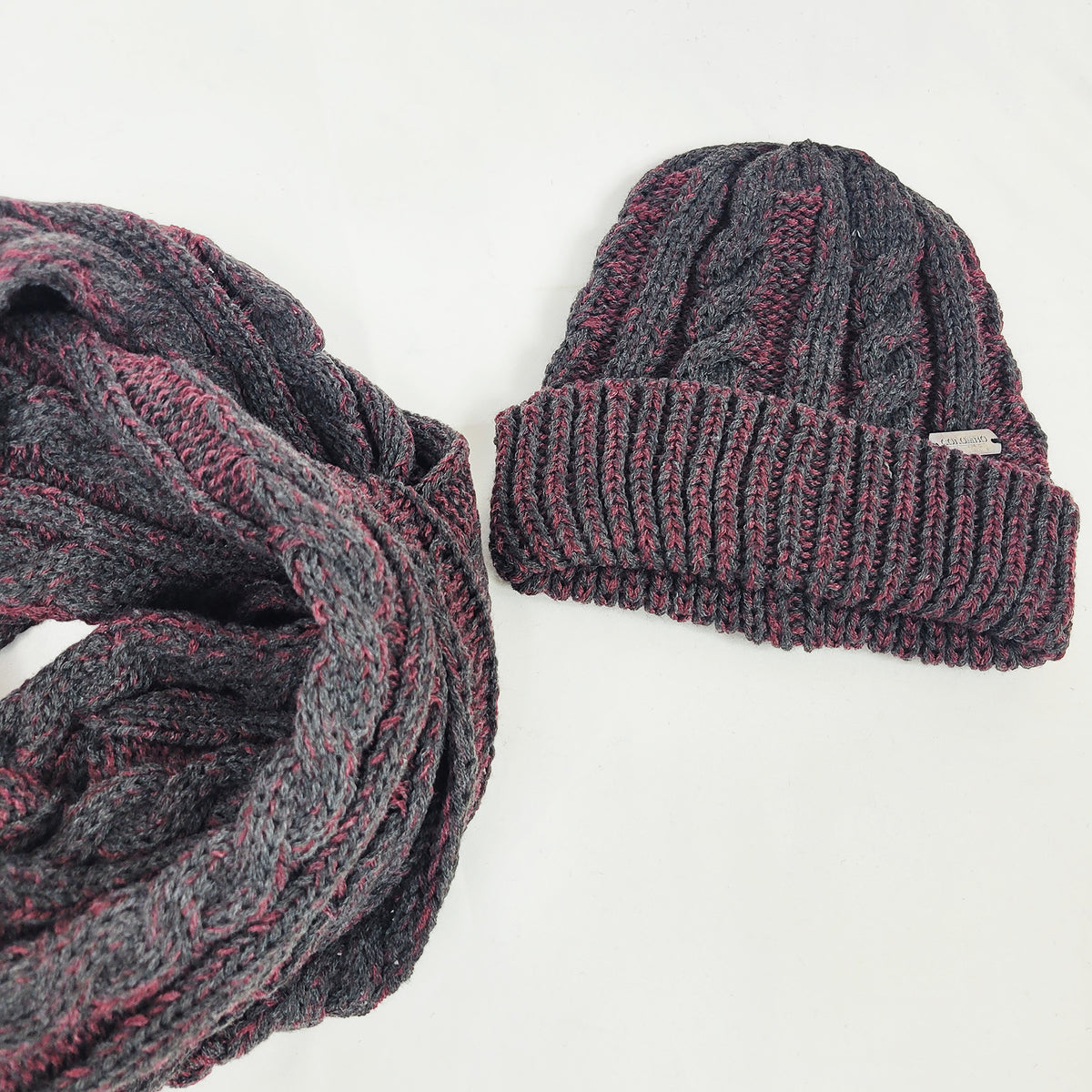 Cappello e sciarpa bicolor a trecce da uomo - burgundy dettaglio