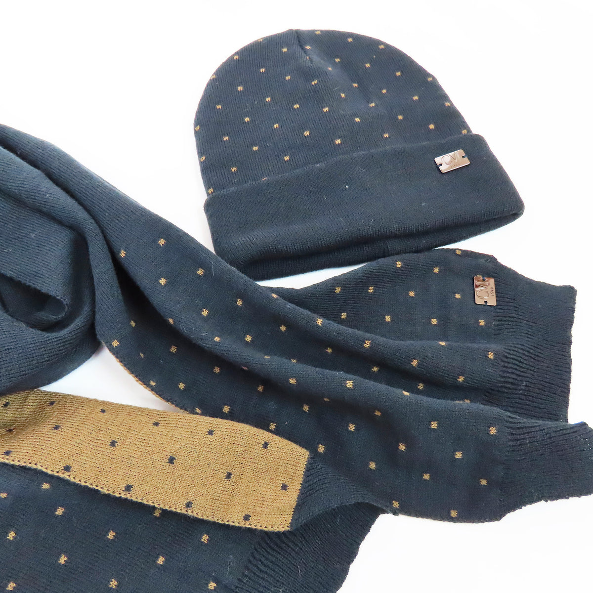 Cappello e sciarpa fantasia jacquard pois blu e camel dettaglio