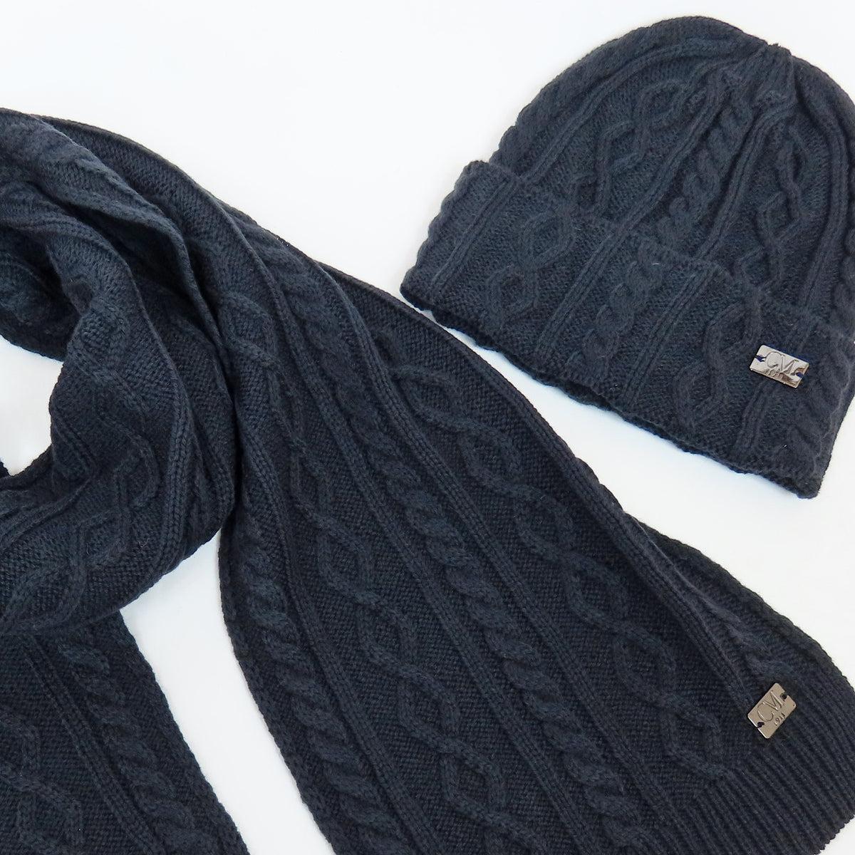 Cappello e sciarpa blu navy con trecce dettaglio