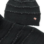 Cappello e sciarpa a righe 3d con paillettes dettaglio