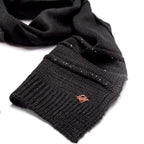 Cappello e sciarpa a righe 3d con paillettes dettaglio sciarpa