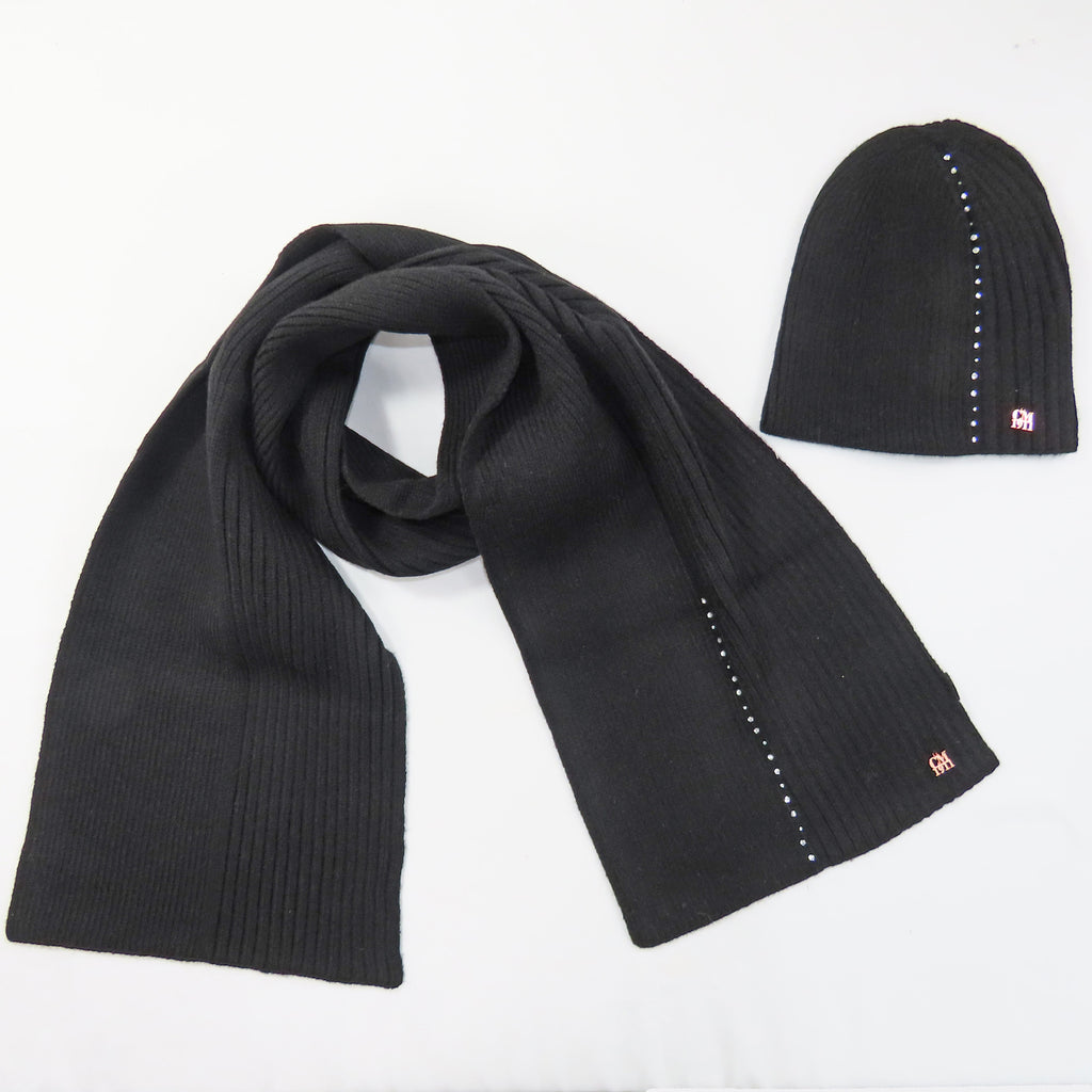 Cappello e sciarpa con file di strass