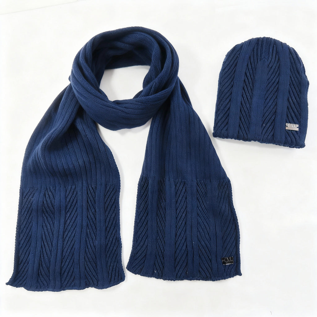 Cappello e sciarpa morbidi blu a coste diagonali