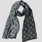 Morbida sciarpa jacquard motivo a fiocchi nero