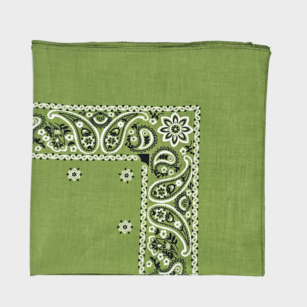 Bandana verde oliva “PAISLEY” con stampa cachemire piegata