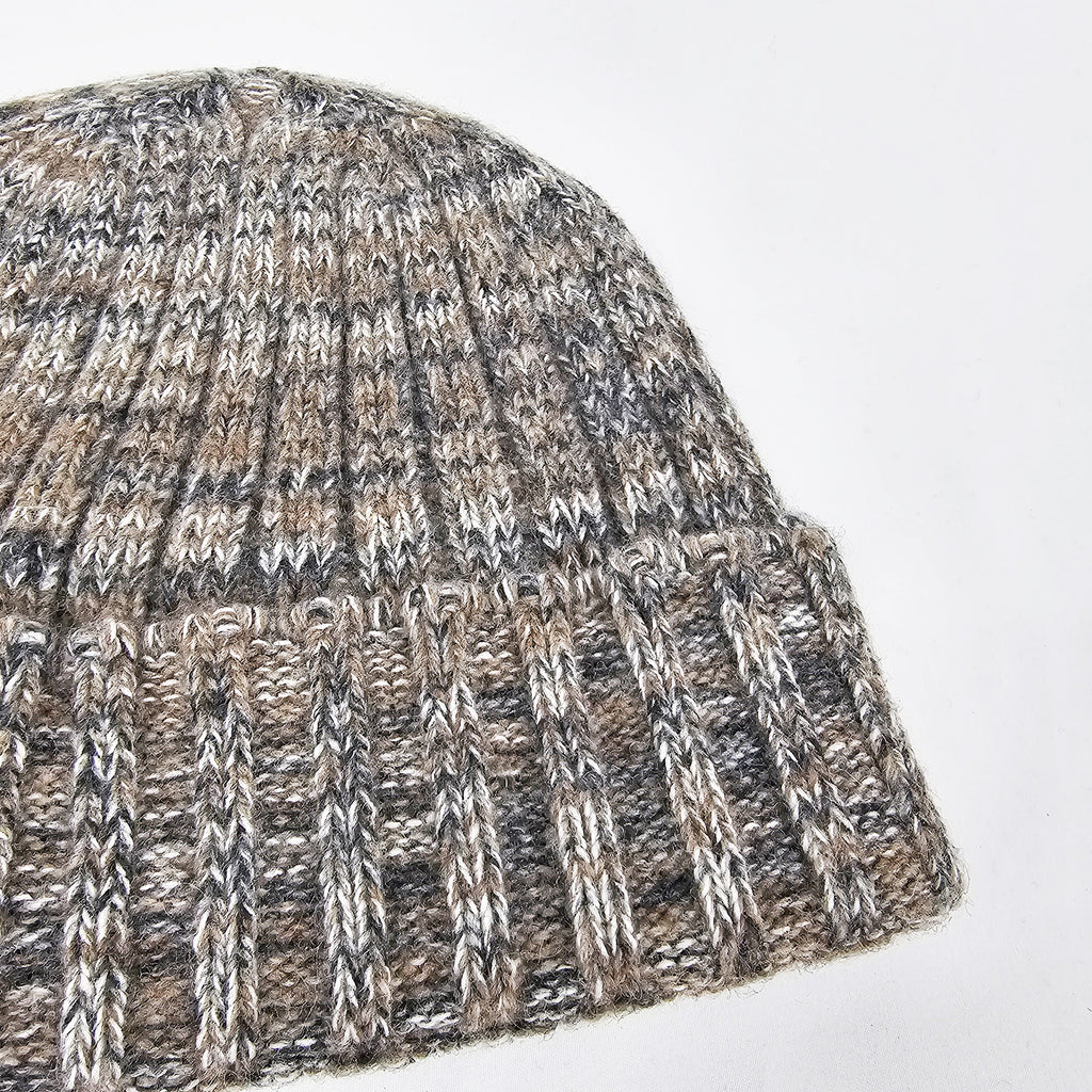 Cappello in cashmere a coste melange beige e grigio - Made in Italy