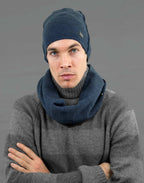 Cappello e sciarpa da uomo con cuciture esterne